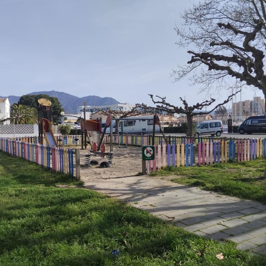 Atico Of 3 Rooms, Total 130M² Just For You With A 60 M² Terrace, Swimming Pool, Mountain And Marina View. Росес Екстер'єр фото